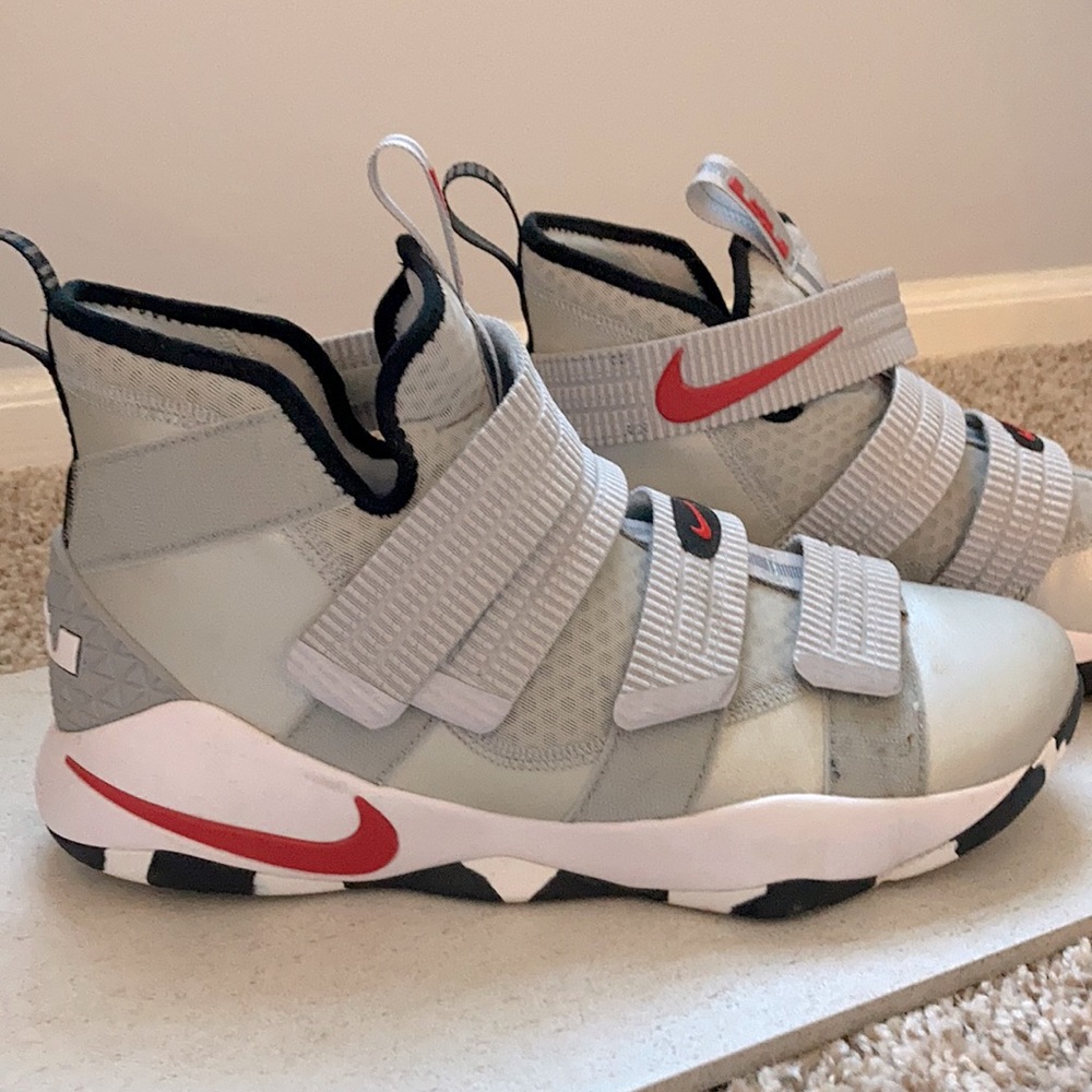 Nike Lebron Solider Silver Bullet Men’s Shoes